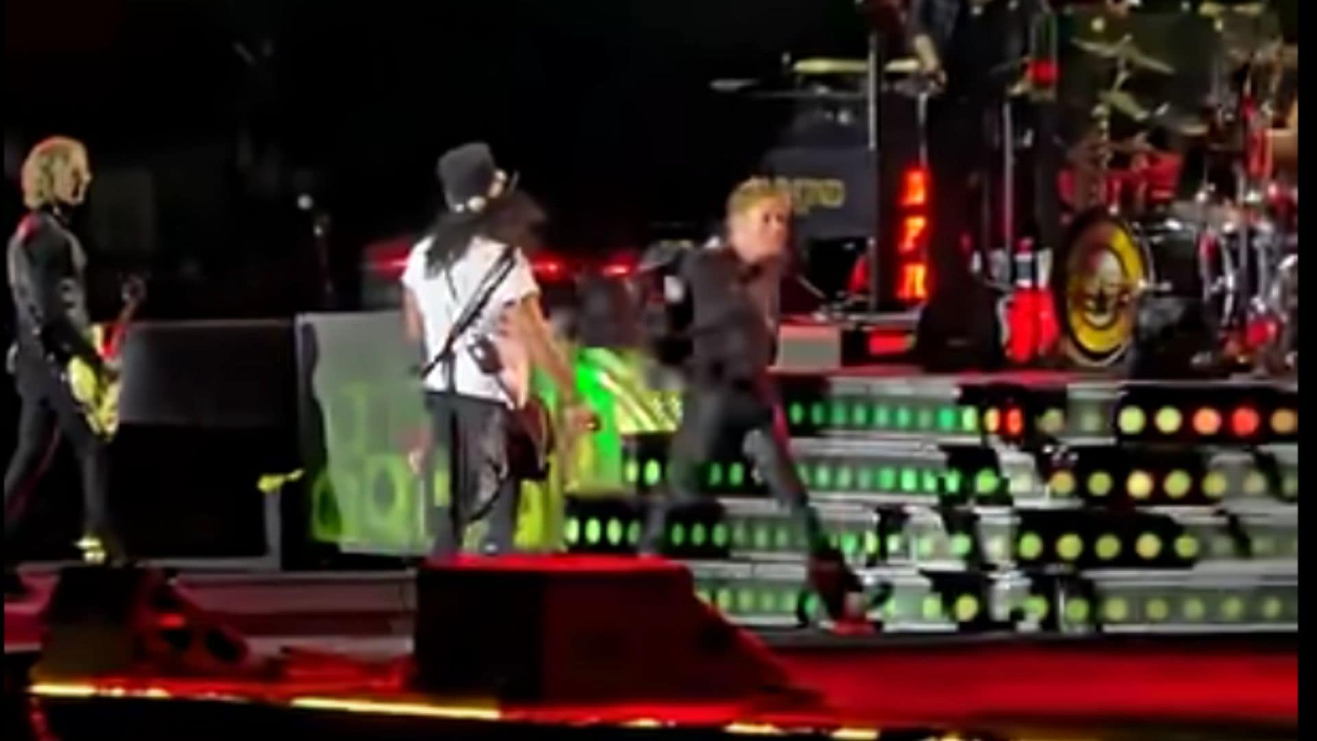 Axl Rose Onstage Meltdown Buenos Aires (1)