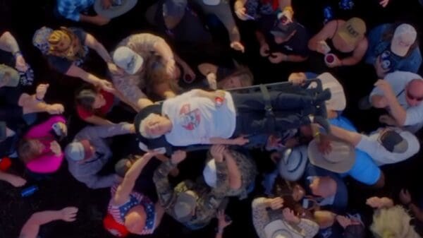 Granny Crowd Surfing 2026